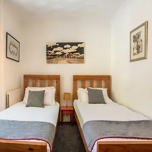 Bed & Breakfast Oyo Avalon Lifestyle Brighton